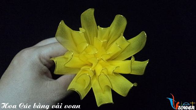 Làm hoa cúc đại đoá bằng vải voan - bước 8