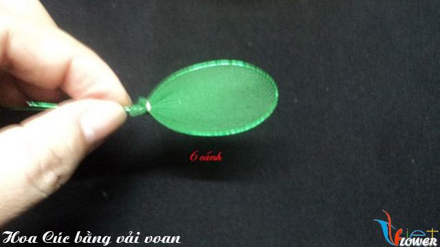 Làm hoa cúc đại đoá bằng vải voan - bước 10
