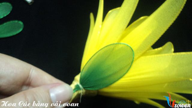 Làm hoa cúc đại đoá bằng vải voan - bước 11
